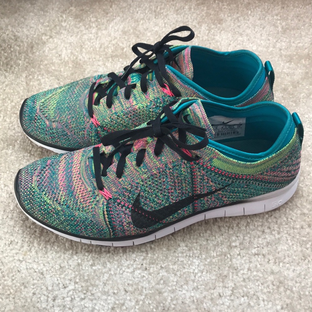 Women’s Nike free flyknit size 9